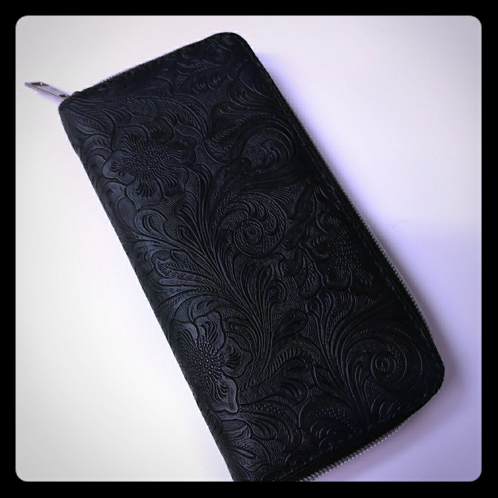 Zip around / accordion wallet / wristlet keychain